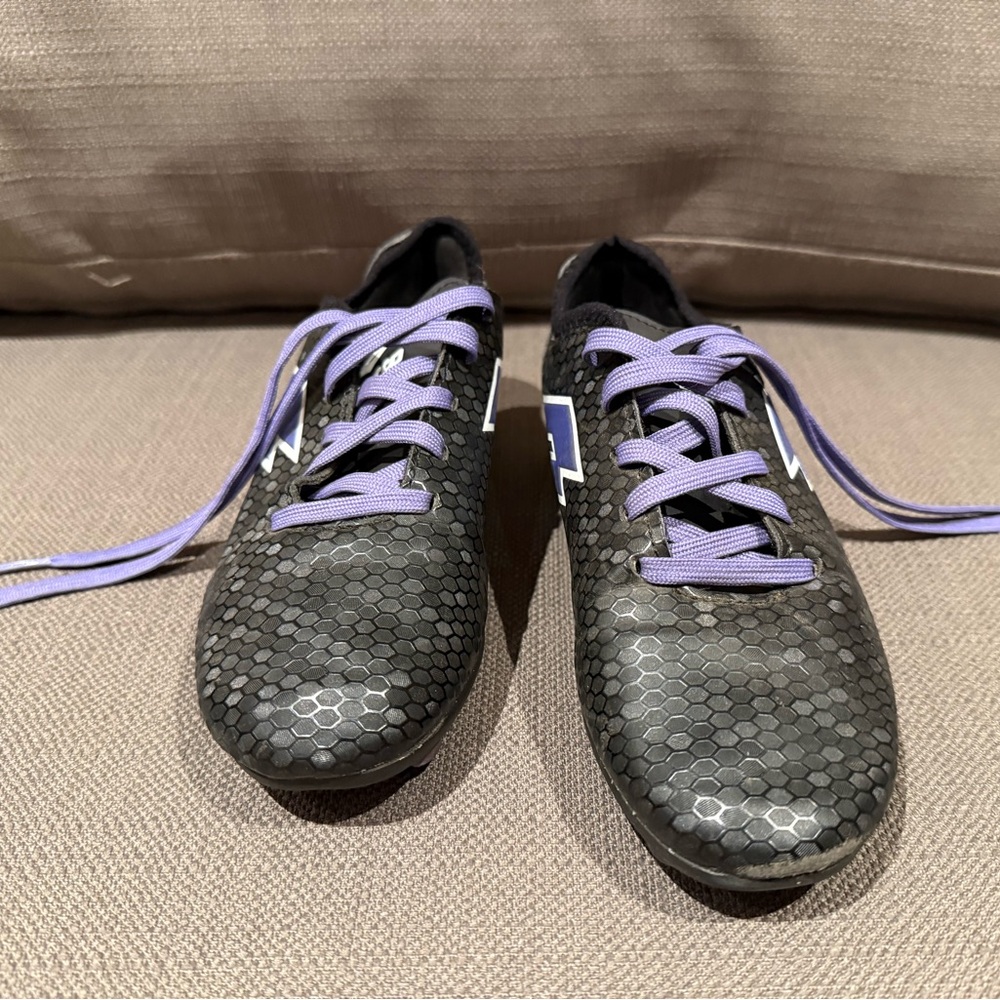 Stylish Black and Purple Lotto Children’s Soccer Cleats